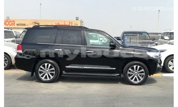 Acheter Import Voiture Toyota Land Cruiser Noir à Import - Dubai, Attapeu Province Acheter Import Voiture Toyota Land Cruiser Noir à Import - Dubai, Attapeu Province