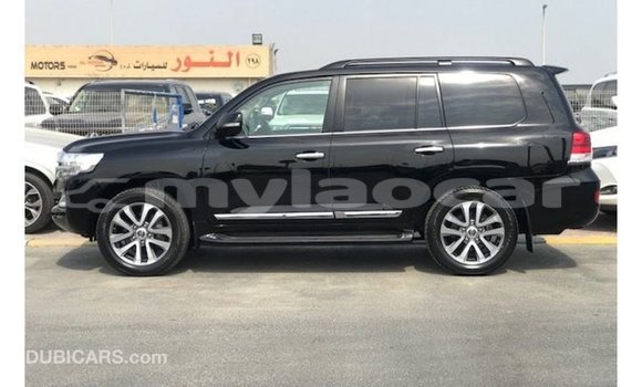 Acheter Import Voiture Toyota Land Cruiser Noir à Import - Dubai, Attapeu Province Acheter Import Voiture Toyota Land Cruiser Noir à Import - Dubai, Attapeu Province