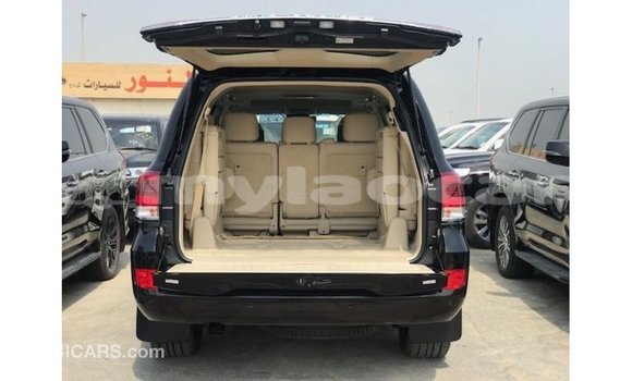 Acheter Import Voiture Toyota Land Cruiser Noir à Import - Dubai, Attapeu Province Acheter Import Voiture Toyota Land Cruiser Noir à Import - Dubai, Attapeu Province