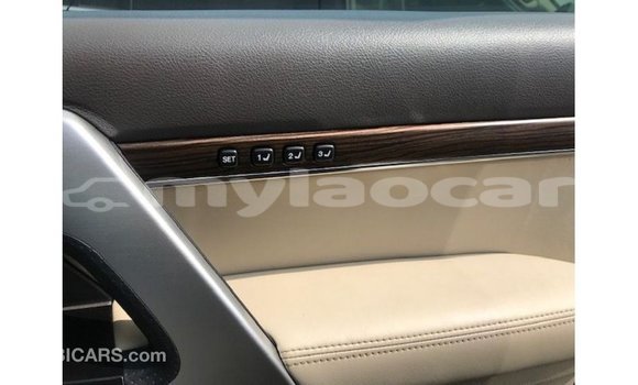 Acheter Import Voiture Toyota Land Cruiser Noir à Import - Dubai, Attapeu Province Acheter Import Voiture Toyota Land Cruiser Noir à Import - Dubai, Attapeu Province