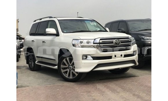 Buy Import Toyota Land Cruiser White Car in Import - Dubai in Attapeu Province