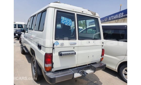 Buy Import Toyota Land Cruiser White Car in Import - Dubai in Attapeu Province Buy Import Toyota Land Cruiser White Car in Import - Dubai in Attapeu Province