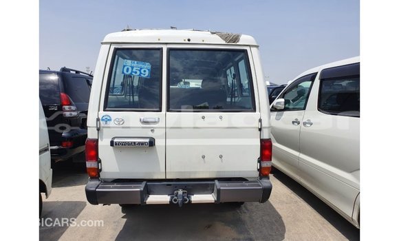 Buy Import Toyota Land Cruiser White Car in Import - Dubai in Attapeu Province Buy Import Toyota Land Cruiser White Car in Import - Dubai in Attapeu Province