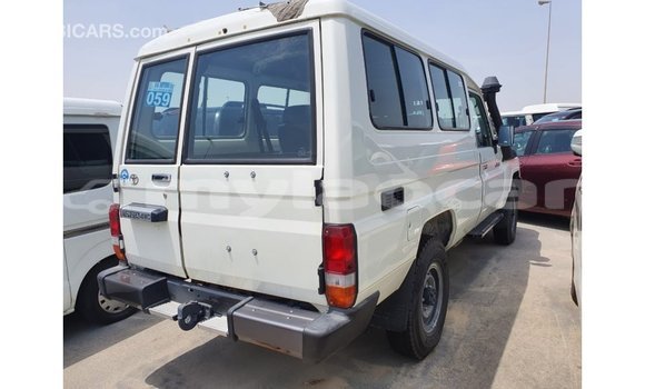 Buy Import Toyota Land Cruiser White Car in Import - Dubai in Attapeu Province Buy Import Toyota Land Cruiser White Car in Import - Dubai in Attapeu Province