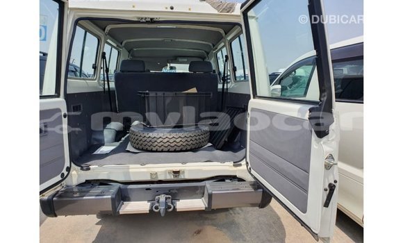 Buy Import Toyota Land Cruiser White Car in Import - Dubai in Attapeu Province Buy Import Toyota Land Cruiser White Car in Import - Dubai in Attapeu Province