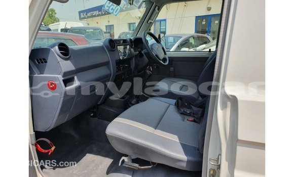 Buy Import Toyota Land Cruiser White Car in Import - Dubai in Attapeu Province Buy Import Toyota Land Cruiser White Car in Import - Dubai in Attapeu Province