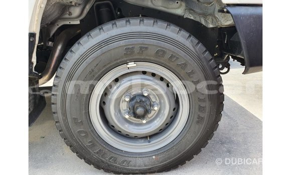 Buy Import Toyota Land Cruiser White Car in Import - Dubai in Attapeu Province Buy Import Toyota Land Cruiser White Car in Import - Dubai in Attapeu Province