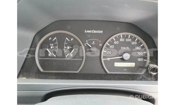 Buy Import Toyota Land Cruiser White Car in Import - Dubai in Attapeu Province Buy Import Toyota Land Cruiser White Car in Import - Dubai in Attapeu Province