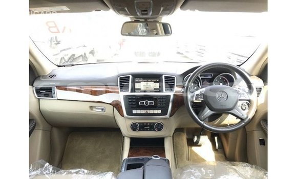Buy Import Mercedes-Benz 190 (W201) White Car in Import - Dubai in Attapeu Province Buy Import Mercedes-Benz 190 (W201) White Car in Import - Dubai in Attapeu Province