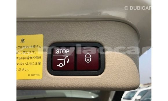 Buy Import Mercedes-Benz 190 (W201) White Car in Import - Dubai in Attapeu Province Buy Import Mercedes-Benz 190 (W201) White Car in Import - Dubai in Attapeu Province