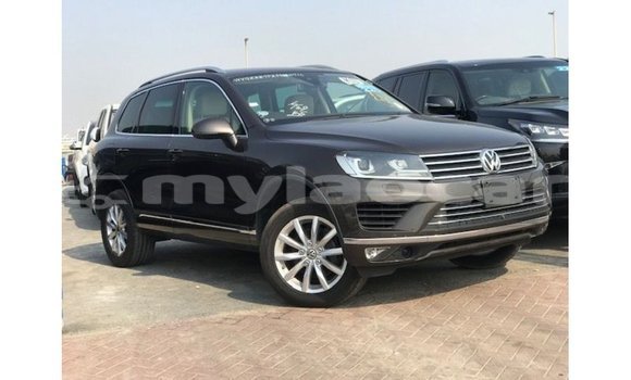 Buy Import Volkswagen Touareg Brown Car in Import - Dubai in Attapeu Province