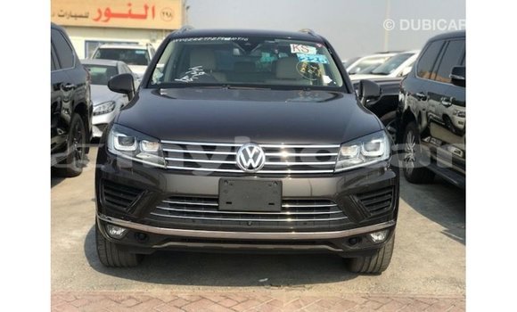 Acheter Import Voiture Volkswagen Touareg Marron à Import - Dubai, Attapeu Province Acheter Import Voiture Volkswagen Touareg Marron à Import - Dubai, Attapeu Province