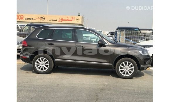 Acheter Import Voiture Volkswagen Touareg Marron à Import - Dubai, Attapeu Province Acheter Import Voiture Volkswagen Touareg Marron à Import - Dubai, Attapeu Province