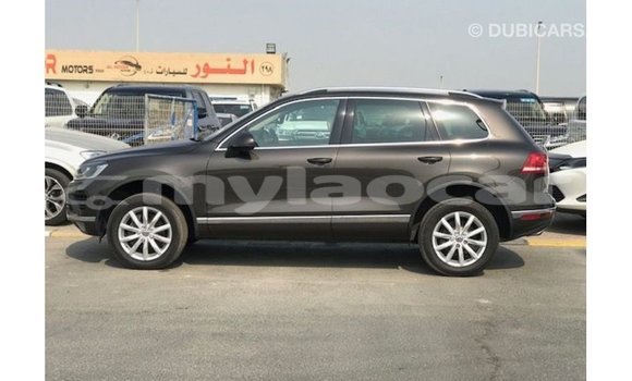Acheter Import Voiture Volkswagen Touareg Marron à Import - Dubai, Attapeu Province Acheter Import Voiture Volkswagen Touareg Marron à Import - Dubai, Attapeu Province