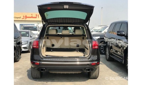 Acheter Import Voiture Volkswagen Touareg Marron à Import - Dubai, Attapeu Province Acheter Import Voiture Volkswagen Touareg Marron à Import - Dubai, Attapeu Province