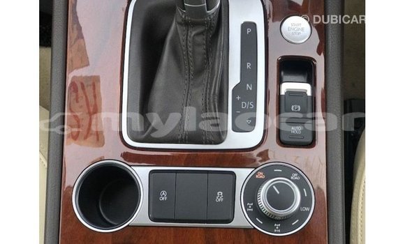 Acheter Import Voiture Volkswagen Touareg Marron à Import - Dubai, Attapeu Province Acheter Import Voiture Volkswagen Touareg Marron à Import - Dubai, Attapeu Province