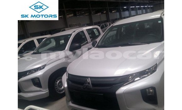 Buy Import Mitsubishi L200 White Car in Import - Dubai in Attapeu Province Buy Import Mitsubishi L200 White Car in Import - Dubai in Attapeu Province