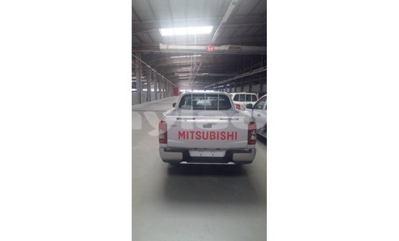 Buy Import Mitsubishi L200 White Car in Import - Dubai in Attapeu Province Buy Import Mitsubishi L200 White Car in Import - Dubai in Attapeu Province