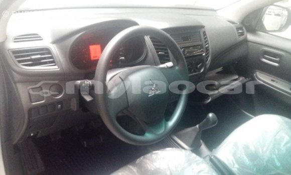 Buy Import Mitsubishi L200 White Car in Import - Dubai in Attapeu Province Buy Import Mitsubishi L200 White Car in Import - Dubai in Attapeu Province