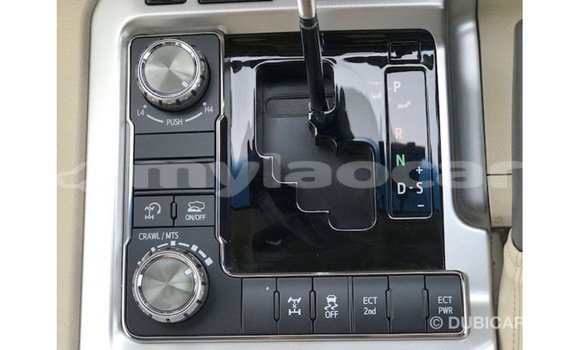 Acheter Import Voiture Toyota Land Cruiser Rouge à Import - Dubai, Attapeu Province Acheter Import Voiture Toyota Land Cruiser Rouge à Import - Dubai, Attapeu Province