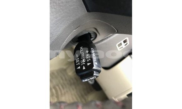 Acheter Import Voiture Toyota Land Cruiser Rouge à Import - Dubai, Attapeu Province Acheter Import Voiture Toyota Land Cruiser Rouge à Import - Dubai, Attapeu Province