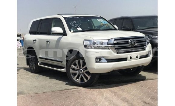 Acheter Import Voiture Toyota Land Cruiser Blanc à Import - Dubai, Attapeu Province Acheter Import Voiture Toyota Land Cruiser Blanc à Import - Dubai, Attapeu Province