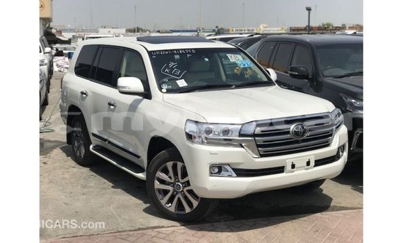 Acheter Import Voiture Toyota Land Cruiser Blanc à Import - Dubai, Attapeu Province Acheter Import Voiture Toyota Land Cruiser Blanc à Import - Dubai, Attapeu Province