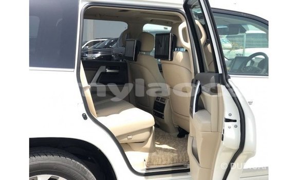 Acheter Import Voiture Toyota Land Cruiser Blanc à Import - Dubai, Attapeu Province Acheter Import Voiture Toyota Land Cruiser Blanc à Import - Dubai, Attapeu Province