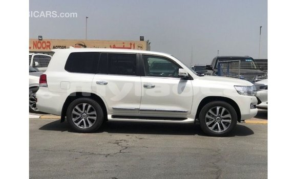 Acheter Import Voiture Toyota Land Cruiser Blanc à Import - Dubai, Attapeu Province Acheter Import Voiture Toyota Land Cruiser Blanc à Import - Dubai, Attapeu Province