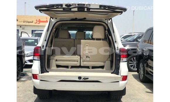 Acheter Import Voiture Toyota Land Cruiser Blanc à Import - Dubai, Attapeu Province Acheter Import Voiture Toyota Land Cruiser Blanc à Import - Dubai, Attapeu Province