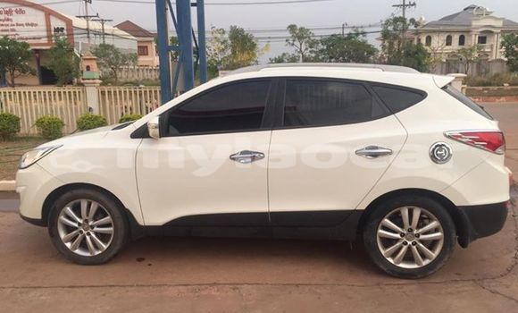 Buy Used Hyundai Tucson White Car in Vientiane in Vientiane Province Buy Used Hyundai Tucson White Car in Vientiane in Vientiane Province