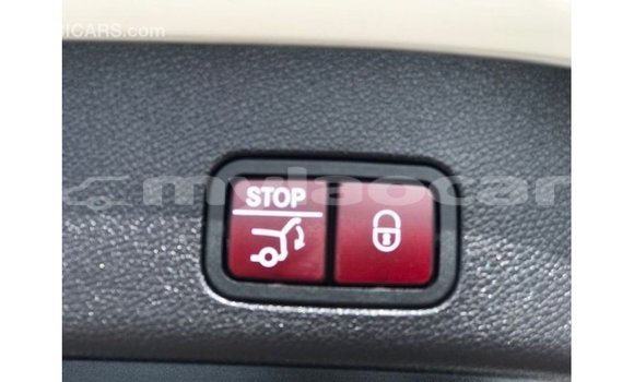 Buy Import Mercedes-Benz 190 (W201) White Car in Import - Dubai in Attapeu Province Buy Import Mercedes-Benz 190 (W201) White Car in Import - Dubai in Attapeu Province