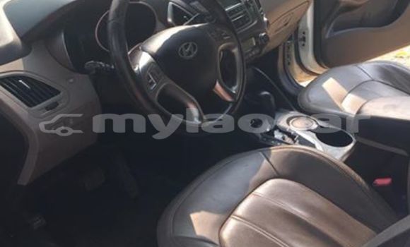 Buy Used Hyundai Tucson White Car in Vientiane in Vientiane Province Buy Used Hyundai Tucson White Car in Vientiane in Vientiane Province