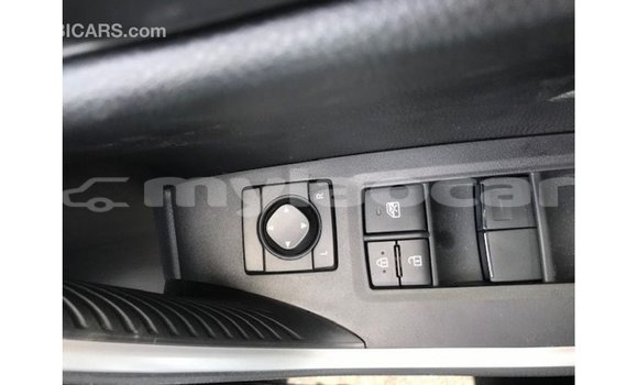 ຊື້ ການ ນຳ ເຂົ້າ Toyota 4Runner White ລົດ ໃນ Import - Dubai ໃນ Attapeu Province ຊື້ ການ ນຳ ເຂົ້າ Toyota 4Runner White ລົດ ໃນ Import - Dubai ໃນ Attapeu Province