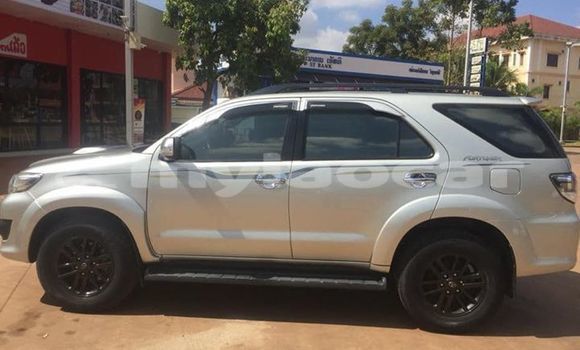 Buy Used Toyota Fortuner Silver Car in Vientiane in Vientiane Province Buy Used Toyota Fortuner Silver Car in Vientiane in Vientiane Province