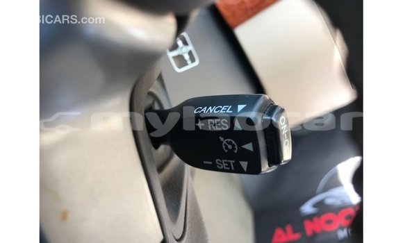 Acheter Import Voiture Toyota Land Cruiser Rouge à Import - Dubai, Attapeu Province Acheter Import Voiture Toyota Land Cruiser Rouge à Import - Dubai, Attapeu Province