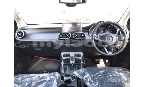 Buy Import Mercedes-Benz 250 Black Car in Import - Dubai in Attapeu Province Buy Import Mercedes-Benz 250 Black Car in Import - Dubai in Attapeu Province