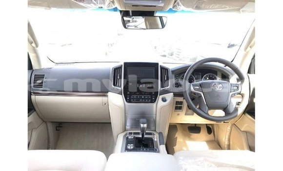 Buy Import Toyota Land Cruiser White Car in Import - Dubai in Attapeu Province Buy Import Toyota Land Cruiser White Car in Import - Dubai in Attapeu Province