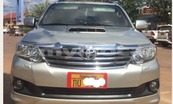 Buy Used Toyota Fortuner Silver Car in Vientiane in Vientiane Province Buy Used Toyota Fortuner Silver Car in Vientiane in Vientiane Province