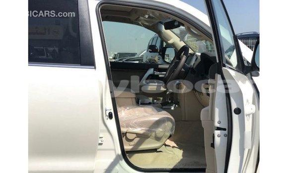Buy Import Toyota Land Cruiser White Car in Import - Dubai in Attapeu Province Buy Import Toyota Land Cruiser White Car in Import - Dubai in Attapeu Province