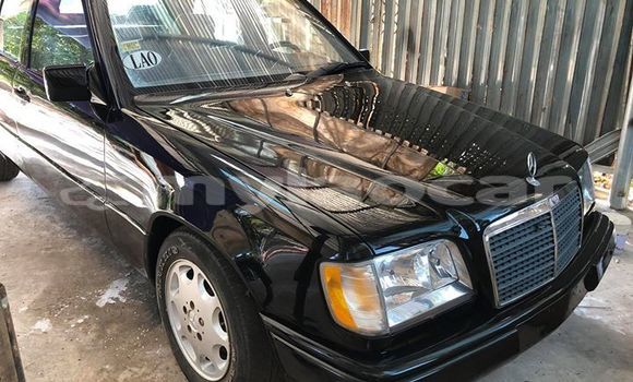 Buy Used Mercedes-Benz E-klasse Black Car in Vientiane in Vientiane Province