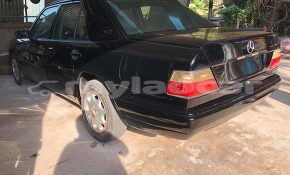 Buy Used Mercedes-Benz E-klasse Black Car in Vientiane in Vientiane Province Buy Used Mercedes-Benz E-klasse Black Car in Vientiane in Vientiane Province