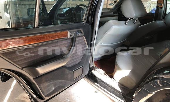 Buy Used Mercedes-Benz E-klasse Black Car in Vientiane in Vientiane Province Buy Used Mercedes-Benz E-klasse Black Car in Vientiane in Vientiane Province