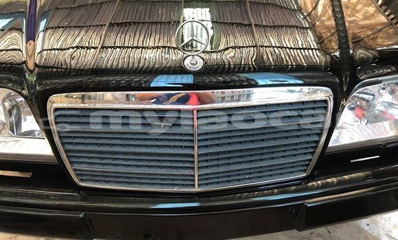 Buy Used Mercedes-Benz E-klasse Black Car in Vientiane in Vientiane Province Buy Used Mercedes-Benz E-klasse Black Car in Vientiane in Vientiane Province