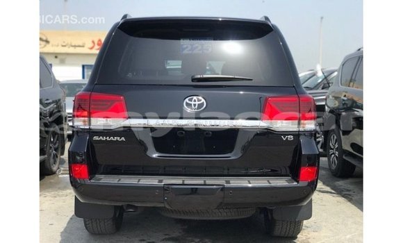 Acheter Import Voiture Toyota Land Cruiser Noir à Import - Dubai, Attapeu Province Acheter Import Voiture Toyota Land Cruiser Noir à Import - Dubai, Attapeu Province