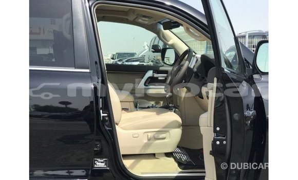 Acheter Import Voiture Toyota Land Cruiser Noir à Import - Dubai, Attapeu Province Acheter Import Voiture Toyota Land Cruiser Noir à Import - Dubai, Attapeu Province