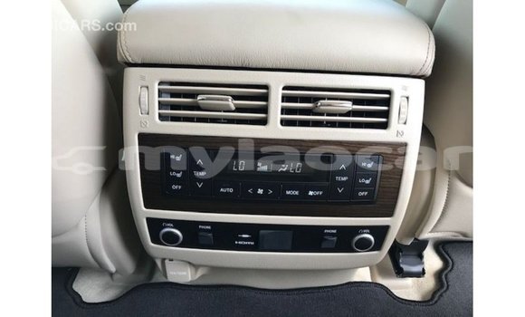 Acheter Import Voiture Toyota Land Cruiser Noir à Import - Dubai, Attapeu Province Acheter Import Voiture Toyota Land Cruiser Noir à Import - Dubai, Attapeu Province