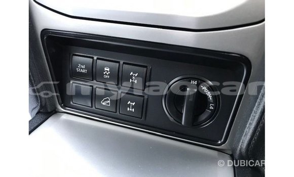 Acheter Import Voiture Toyota Prado Bleu à Import - Dubai, Attapeu Province Acheter Import Voiture Toyota Prado Bleu à Import - Dubai, Attapeu Province