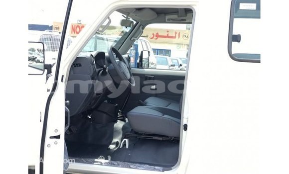 Buy Import Toyota Land Cruiser White Car in Import - Dubai in Attapeu Province Buy Import Toyota Land Cruiser White Car in Import - Dubai in Attapeu Province
