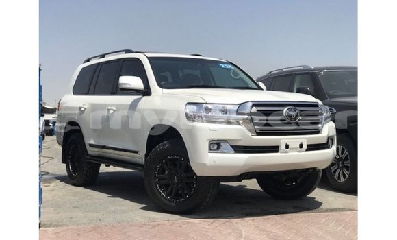Buy Import Toyota Land Cruiser White Car in Import - Dubai in Attapeu Province